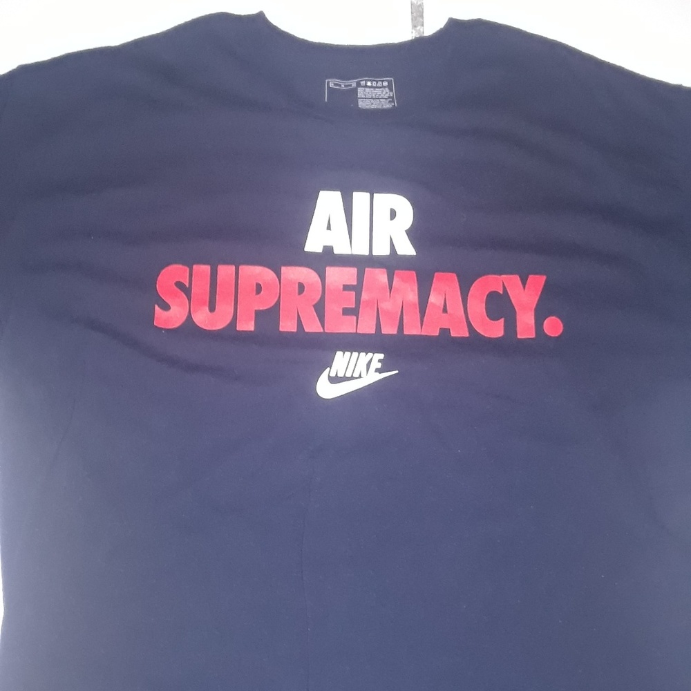 NWOT Nike air supremacy tee